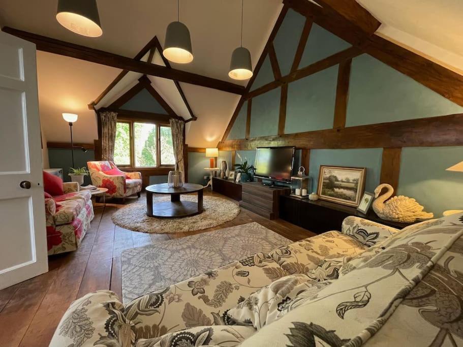 Stylish 2-Bed Cottage With Secure Parking Winforton Exterior foto