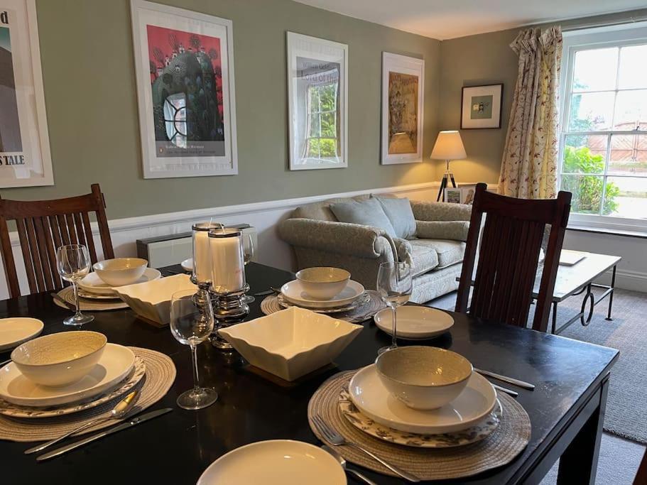 Stylish 2-Bed Cottage With Secure Parking Winforton Exterior foto