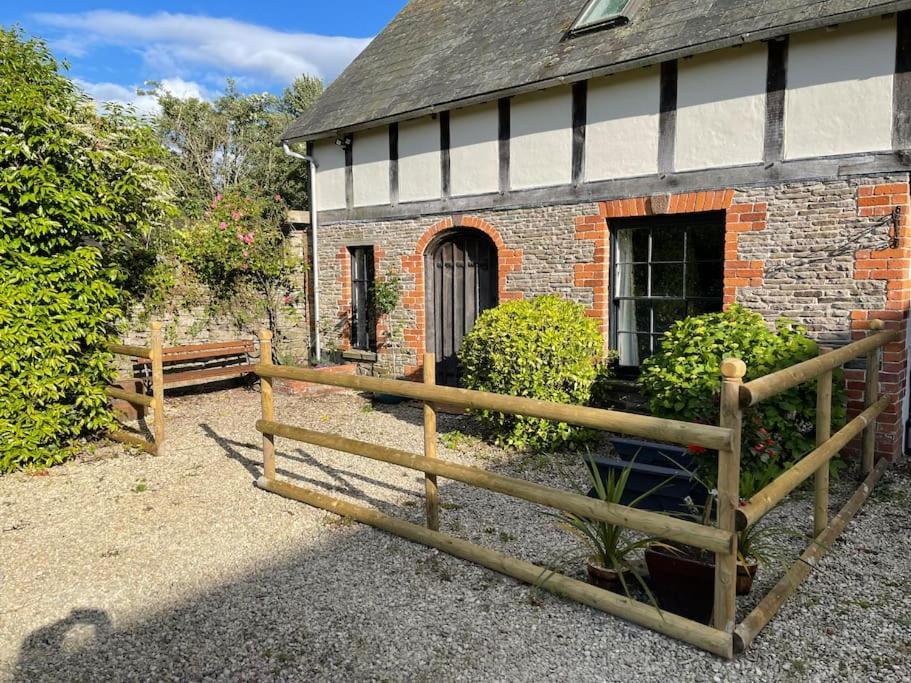 Stylish 2-Bed Cottage With Secure Parking Winforton Exterior foto