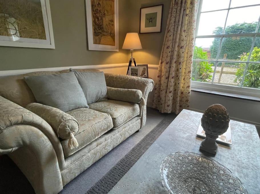 Stylish 2-Bed Cottage With Secure Parking Winforton Exterior foto